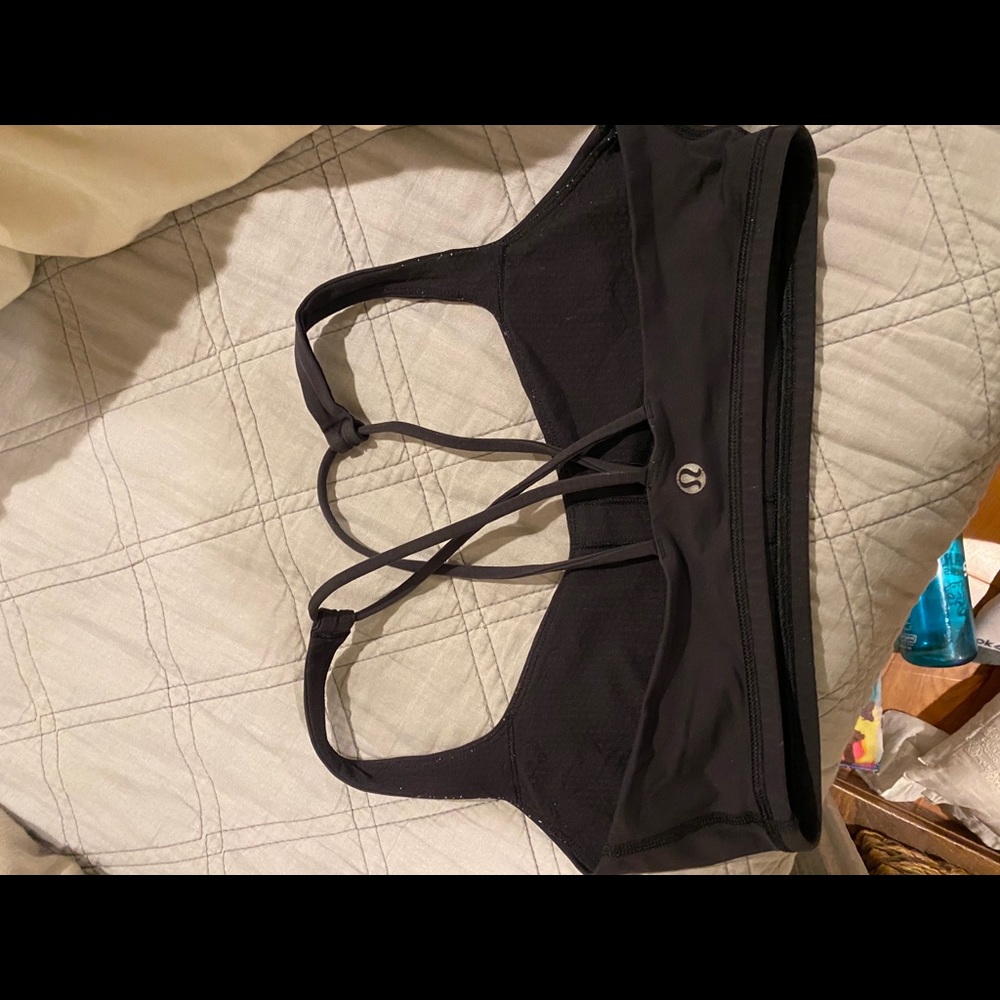 Black Lululemon sports bra